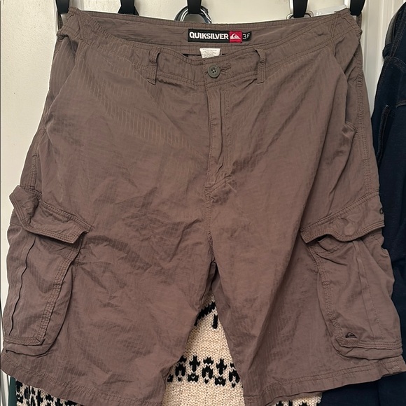 Quiksilver Brown Cargo Shorts - Picture 1 of 4